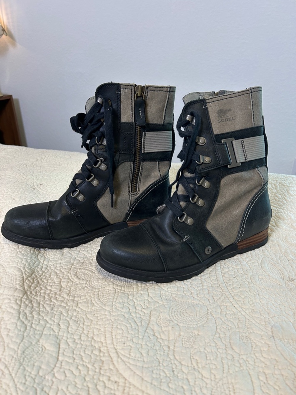 Sorel Major Carly Black and Gray Lace-Up Ankle Boots with Side Zip